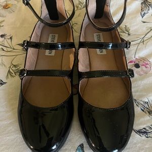 Black patent leather Steve Madden Mary Jane flats